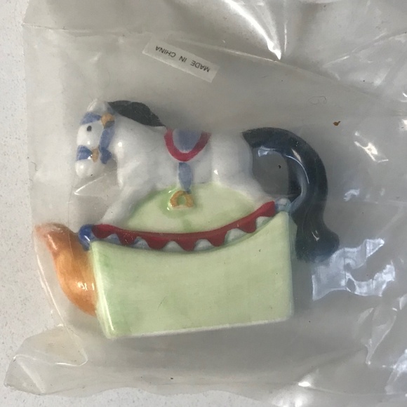 Vintage 1998 Red Rose Toy Chest Collection Mini Teapot Figurines NIP Lot of 4 - Picture 7 of 7